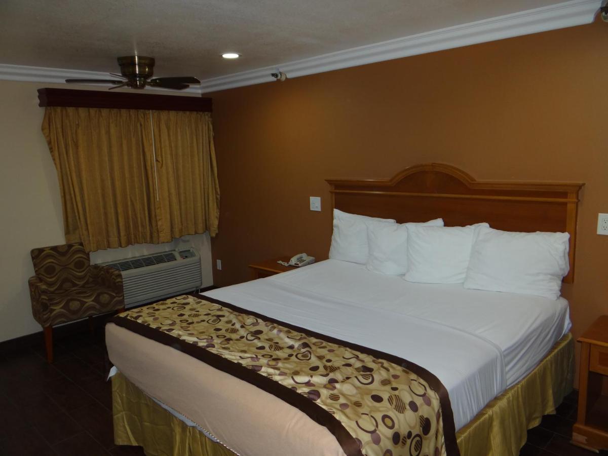 Rodeway Inn Cypress Exterior photo